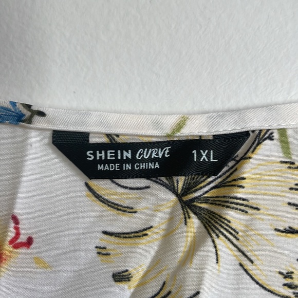 Shein Floral Sleeveless Blouse - Picture 6 of 6